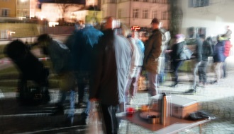 Schlangestehen Schlangestehen